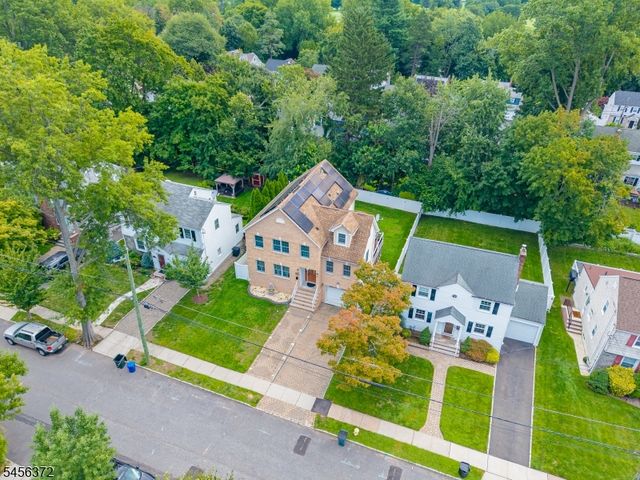 207 Stonehouse Rd, Bloomfield Twp., NJ 07028