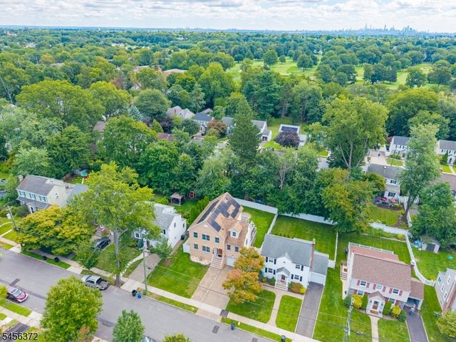 207 Stonehouse Rd, Bloomfield Twp., NJ 07028