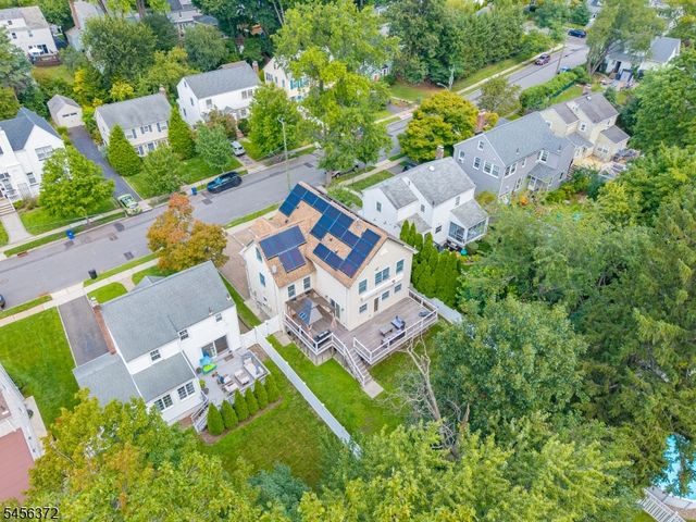 207 Stonehouse Rd, Bloomfield Twp., NJ 07028