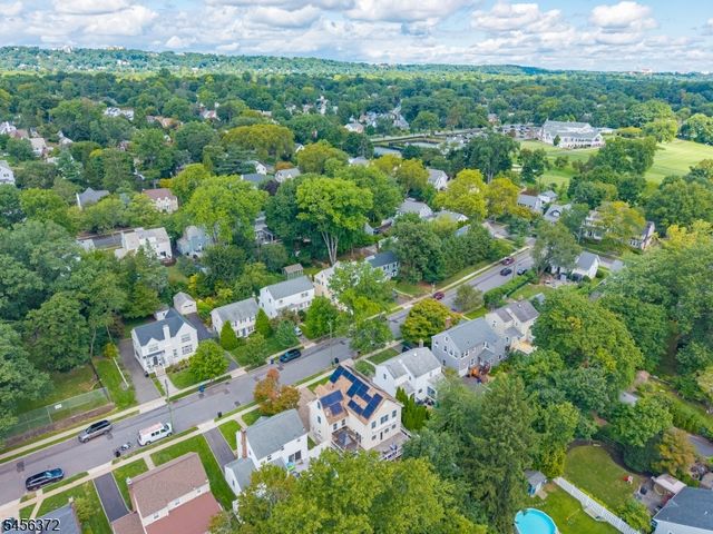 207 Stonehouse Rd, Bloomfield Twp., NJ 07028