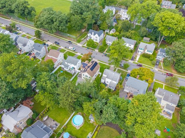 207 Stonehouse Rd, Bloomfield Twp., NJ 07028