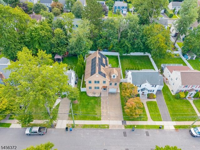 207 Stonehouse Rd, Bloomfield Twp., NJ 07028