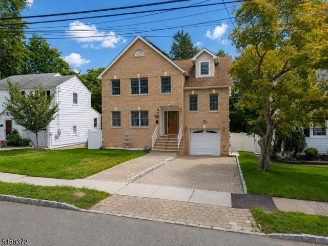 207 Stonehouse Rd, Bloomfield Twp., NJ 07028