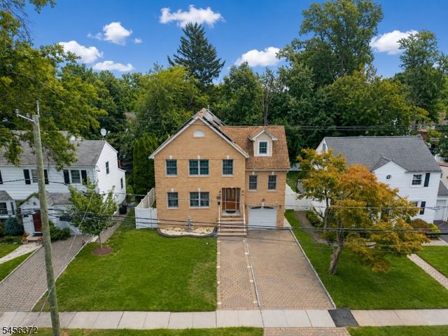 207 Stonehouse Rd, Bloomfield Twp., NJ 07028