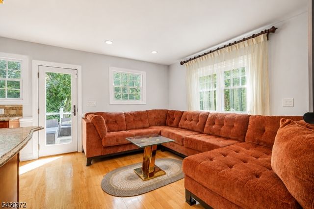 207 Stonehouse Rd, Bloomfield Twp., NJ 07028