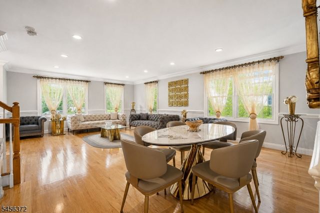 207 Stonehouse Rd, Bloomfield Twp., NJ 07028