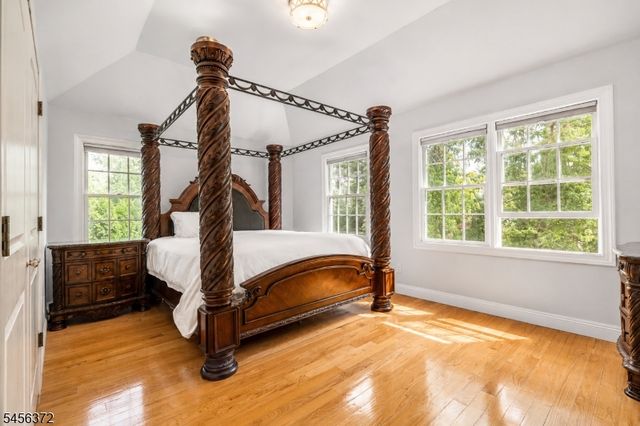 207 Stonehouse Rd, Bloomfield Twp., NJ 07028