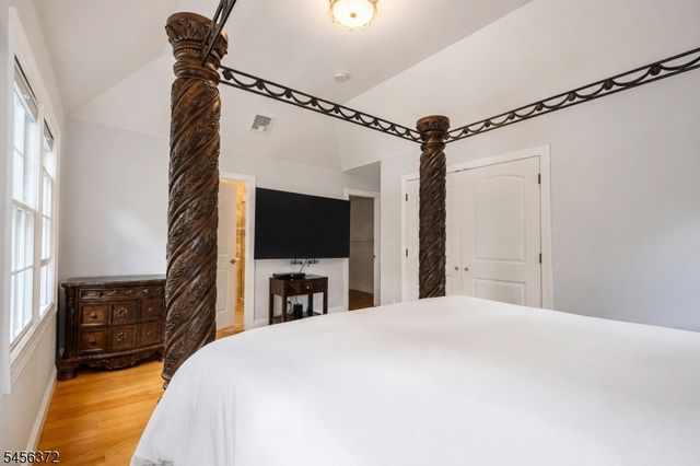 207 Stonehouse Rd, Bloomfield Twp., NJ 07028
