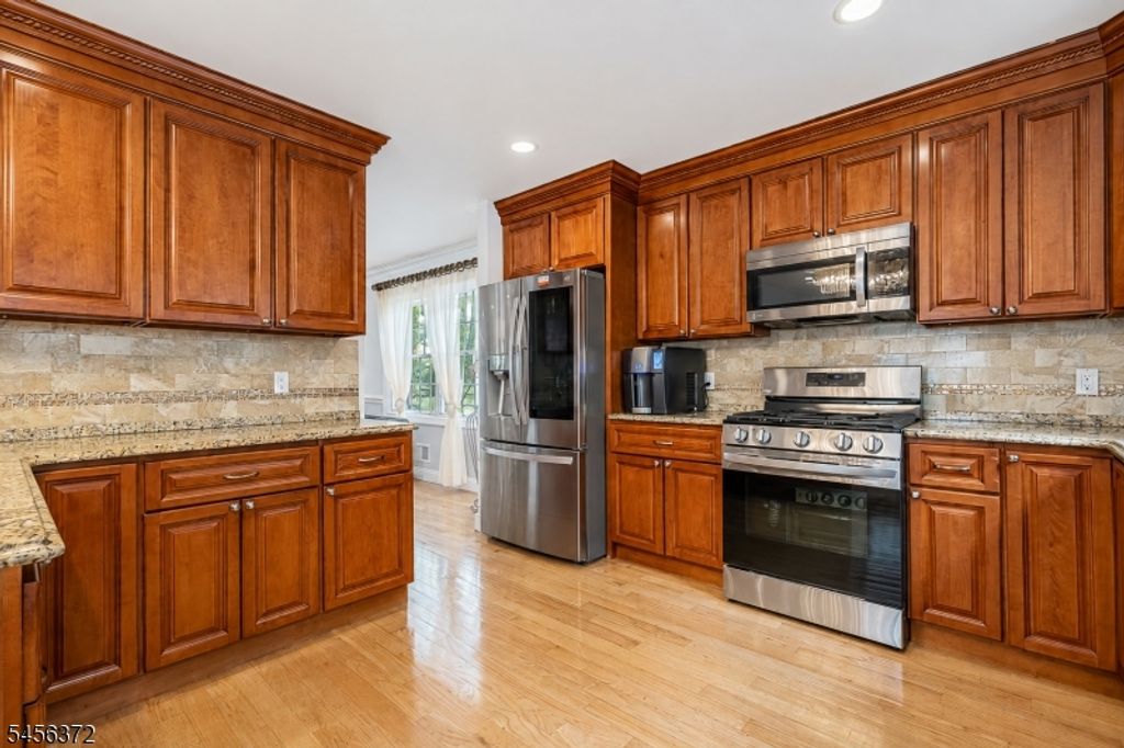 207 Stonehouse Rd, Bloomfield Twp., NJ 07028 — photo 3