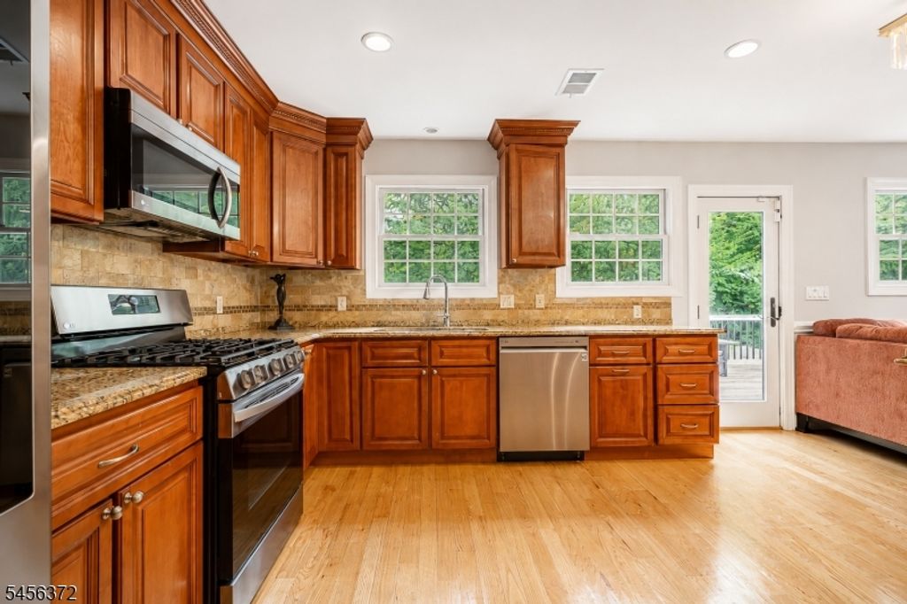207 Stonehouse Rd, Bloomfield Twp., NJ 07028 — photo 4