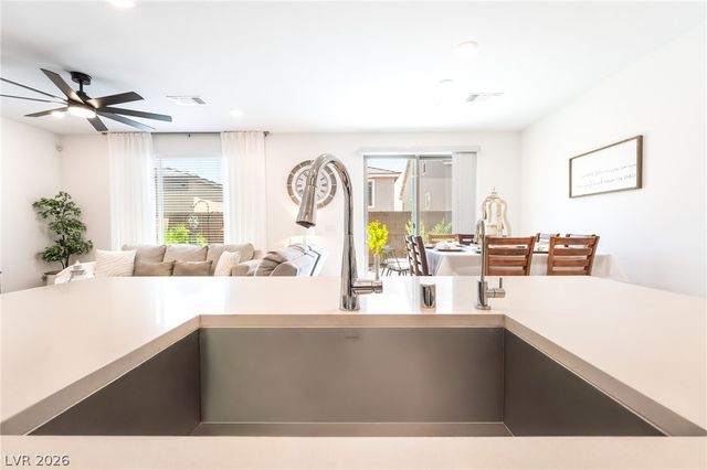 8076 Adelaide Hills Street, Las Vegas, NV 89113