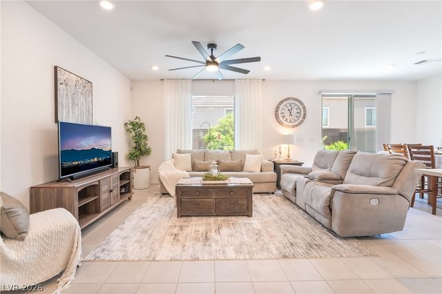 8076 Adelaide Hills Street, Las Vegas, NV 89113