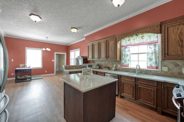 144 Wood Farm Road, Huntsville, TX 77320