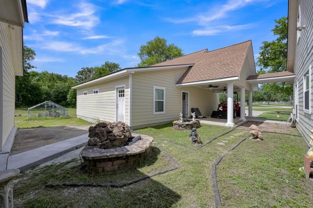 144 Wood Farm Road, Huntsville, TX 77320