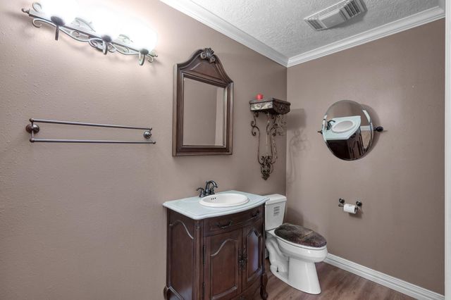 144 Wood Farm Road, Huntsville, TX 77320