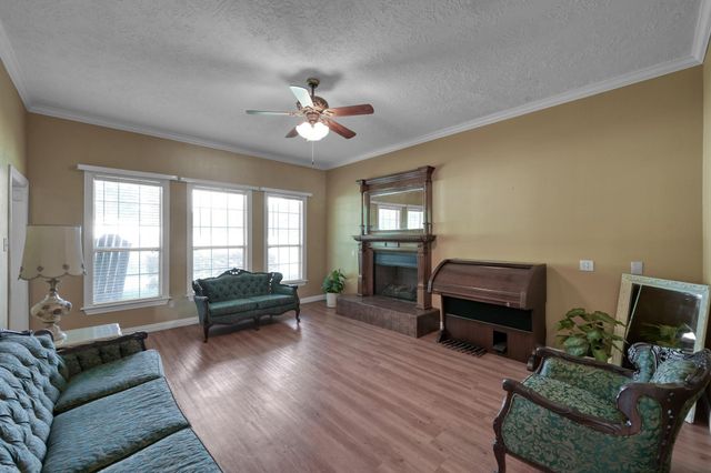 144 Wood Farm Road, Huntsville, TX 77320
