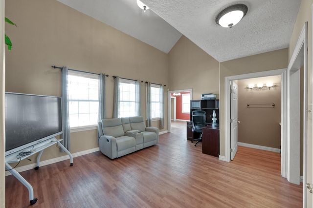 144 Wood Farm Road, Huntsville, TX 77320