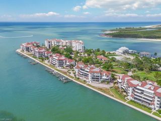 232 La Peninsula BLVD 232, Naples, FL 34113