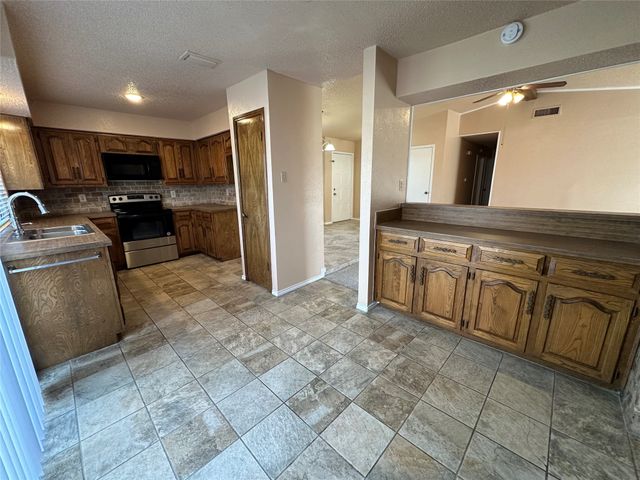 638 Grinnell Drive, Garland, TX 75043