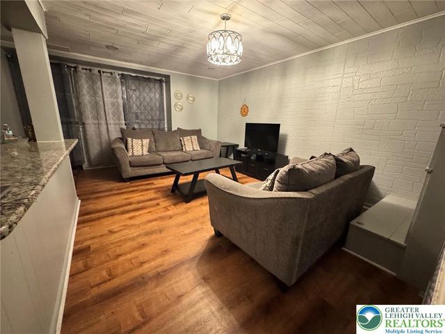 2336 3rd Street, Wilson Boro, PA 18042