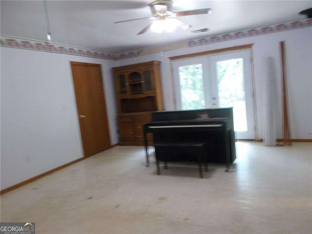 434 Old Jones Road, Whitesburg, GA 30185