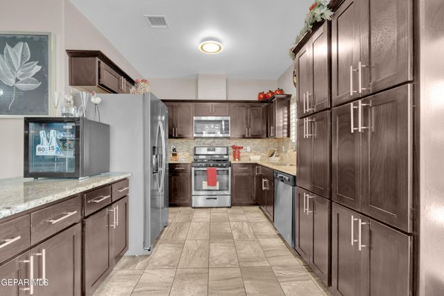 14192 Earl Chokiski, El Paso, TX 79938