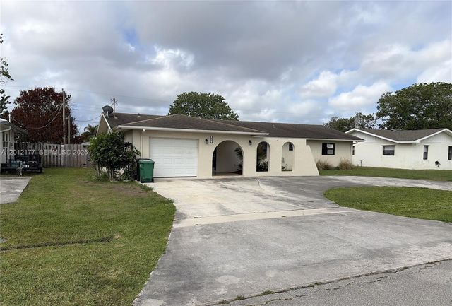 440 SE Skipper Ln, Port St. Lucie, FL 34983