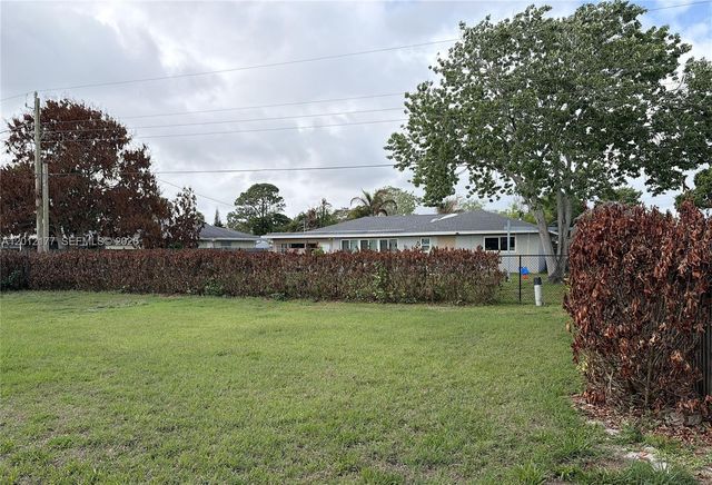 440 SE Skipper Ln, Port St. Lucie, FL 34983
