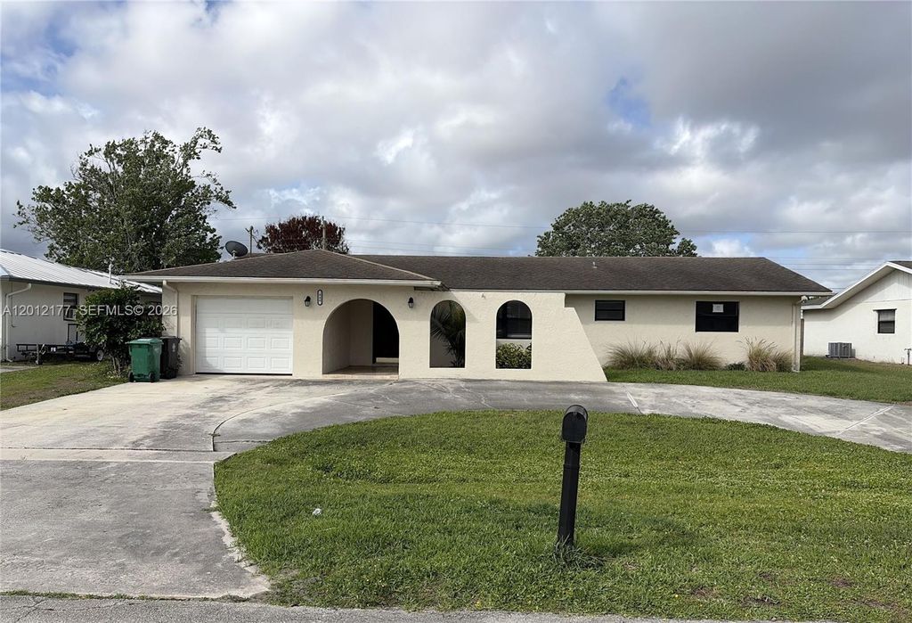 440 SE Skipper Ln, Port St. Lucie, FL 34983