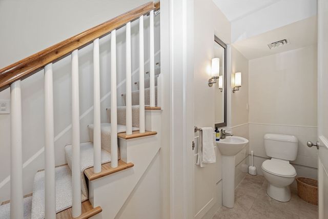 29 Merrill Rd, Newton, MA 02459