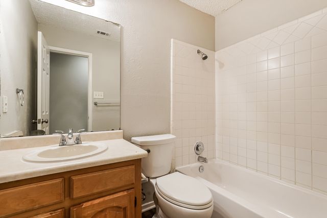 924 Kimbrough Street, White Settlement, TX 76108