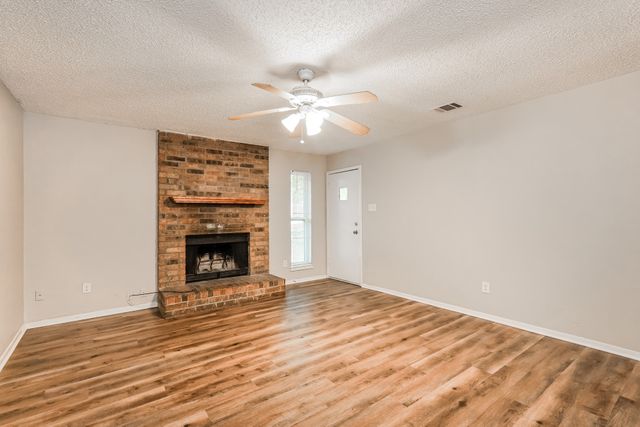 924 Kimbrough Street, White Settlement, TX 76108