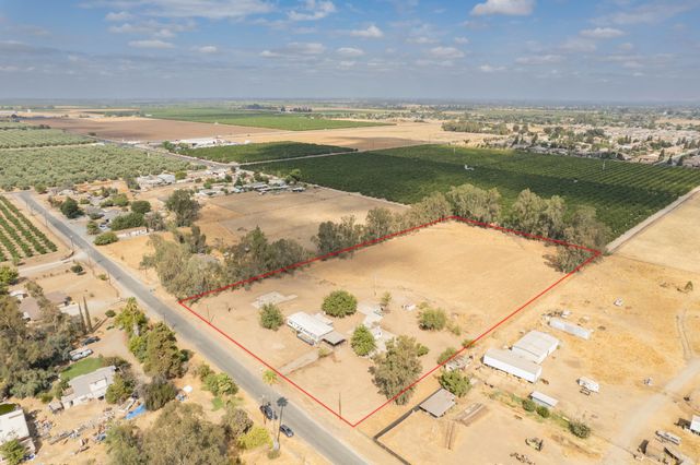 610 Hemlock Avenue, Porterville, CA 93257