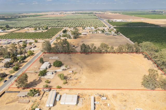 610 Hemlock Avenue, Porterville, CA 93257