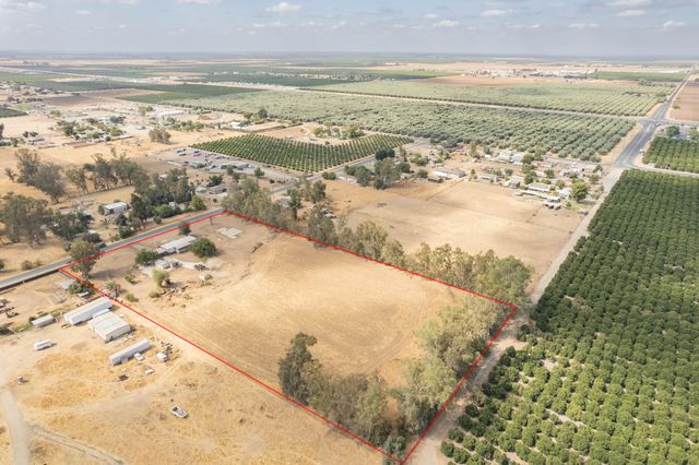 610 Hemlock Avenue, Porterville, CA 93257