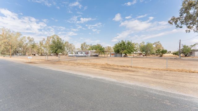 610 Hemlock Avenue, Porterville, CA 93257