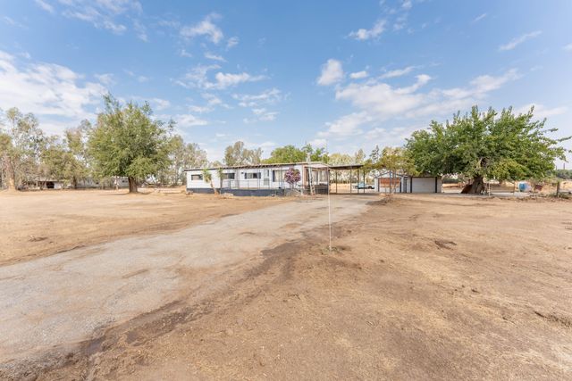 610 Hemlock Avenue, Porterville, CA 93257