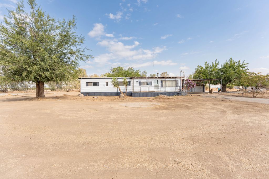 610 Hemlock Avenue, Porterville, CA 93257