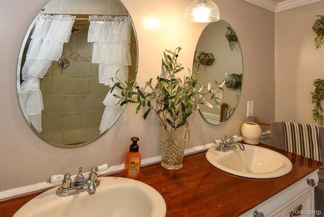 715 W Glass Road, Ortonville, MI 48462