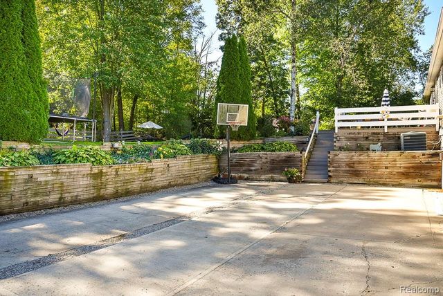 715 W Glass Road, Ortonville, MI 48462