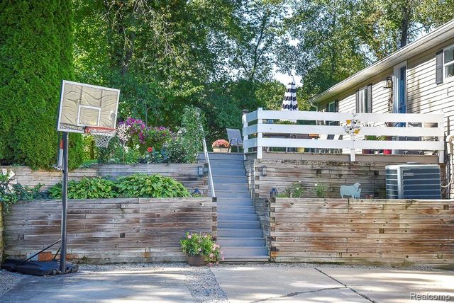 715 W Glass Road, Ortonville, MI 48462