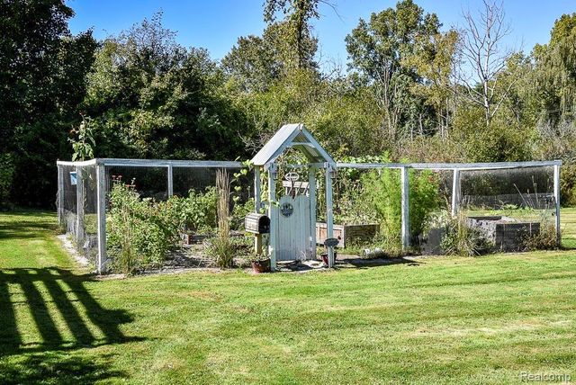715 W Glass Road, Ortonville, MI 48462
