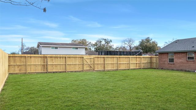 5739 Turtle Creek Road, Houston, TX 77017