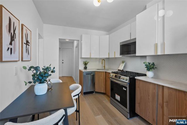 110 Maple 2, Weehawken, NJ 07086