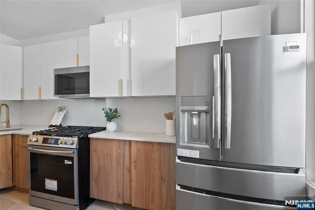 110 Maple 2, Weehawken, NJ 07086