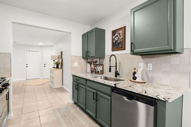 7616 Desert Canyon Place SW, Albuquerque, NM 87121