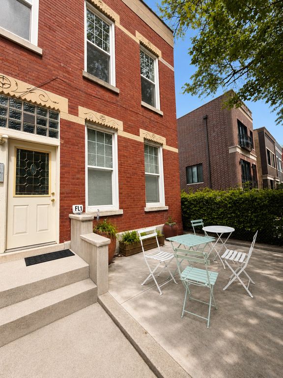 2148 W Erie Street 1, Chicago, IL 60622