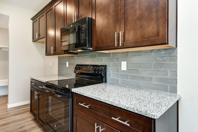 1313 N Maxine Avenue, Nixa, MO 65714