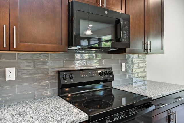 1313 N Maxine Avenue, Nixa, MO 65714