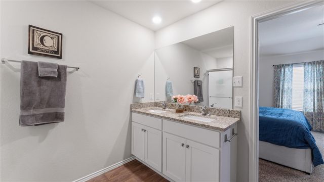 128 Barton Creek Drive, Huntsville, TX 77340